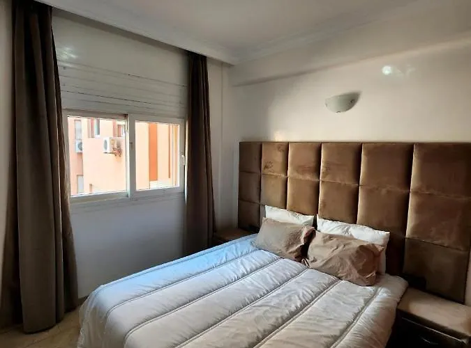 Appartement En Plein Centre Ville Entierement Equipe